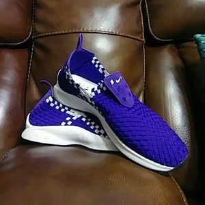 Nike air woven court